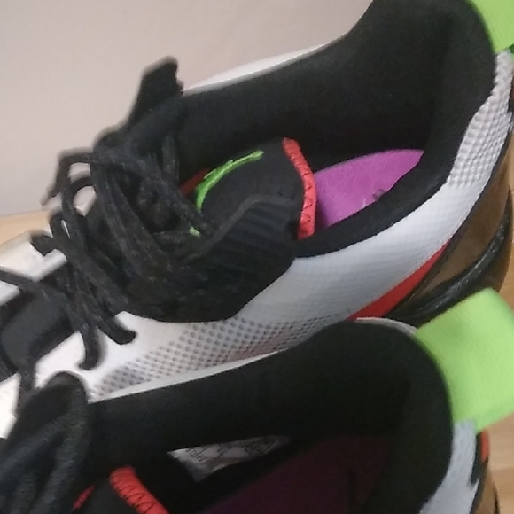 White and Black Athletic Sneakers with Red Accents - Picture 6 of 8